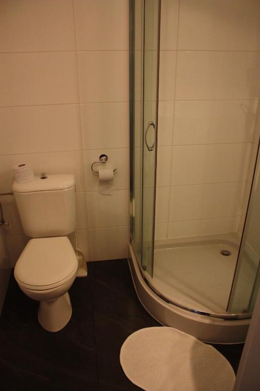 Hotel Piemont Pabianice Oda fotoğraf
