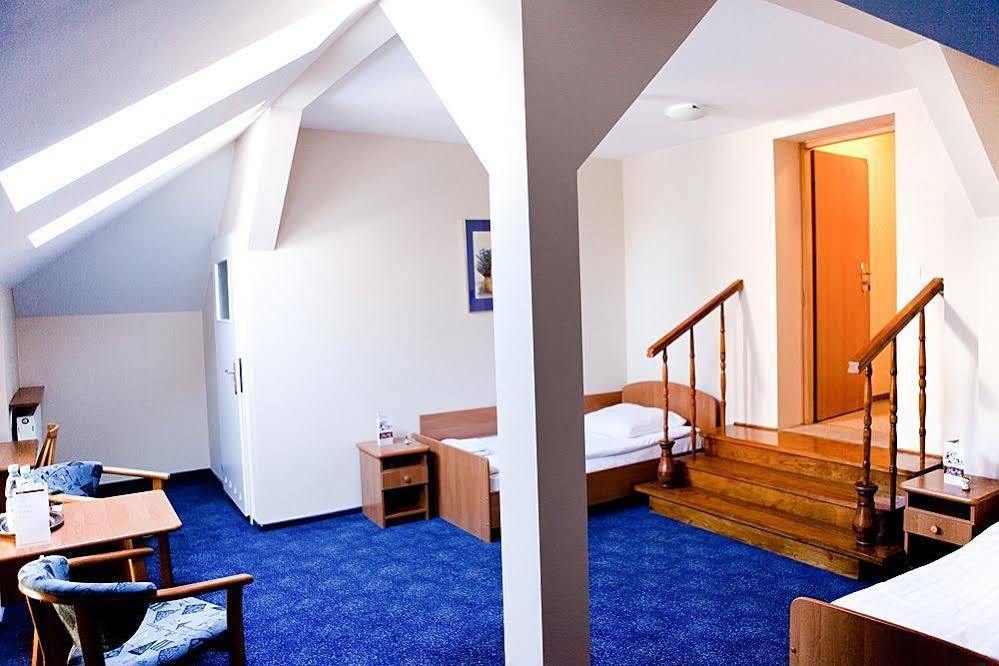Hotel Piemont Pabianice Dış mekan fotoğraf