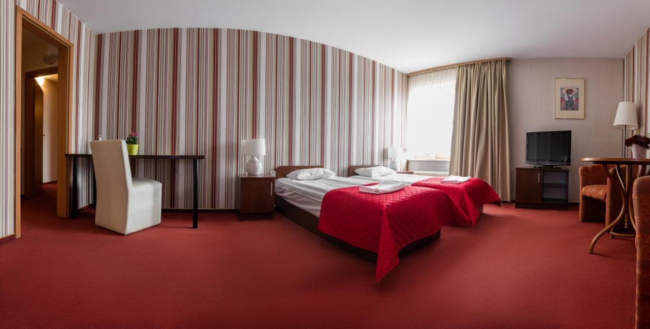 Hotel Piemont Pabianice Dış mekan fotoğraf